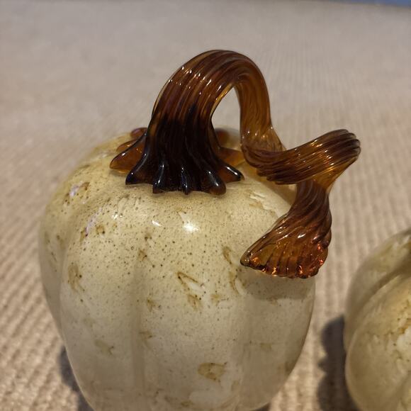 2 Hand Blown Art Glass Pumpkins High Quality - Nice Swirls with vines - Picture 4 of 9